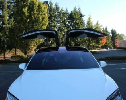 Белый Тесла Модель Х, объемом двигателя 0 л и пробегом 44 тыс. км за 8500 $, фото 21 на Automoto.ua