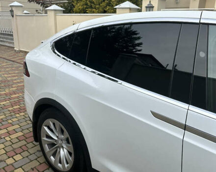 Белый Тесла Модель Х, объемом двигателя 0 л и пробегом 70 тыс. км за 24000 $, фото 11 на Automoto.ua