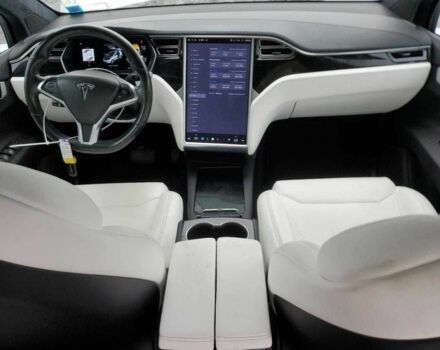 Белый Тесла Модель Х, объемом двигателя 0 л и пробегом 63 тыс. км за 9500 $, фото 7 на Automoto.ua