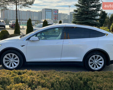 Белый Тесла Модель Х, объемом двигателя 0 л и пробегом 72 тыс. км за 40650 $, фото 3 на Automoto.ua