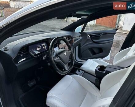 Белый Тесла Модель Х, объемом двигателя 0 л и пробегом 127 тыс. км за 29900 $, фото 4 на Automoto.ua