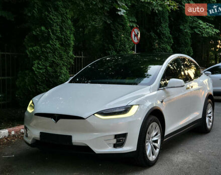 Белый Тесла Модель Х, объемом двигателя 0 л и пробегом 160 тыс. км за 21500 $, фото 2 на Automoto.ua