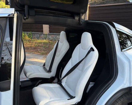 Белый Тесла Модель Х, объемом двигателя 0 л и пробегом 99 тыс. км за 30000 $, фото 9 на Automoto.ua