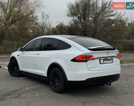 Белый Тесла Модель Х, объемом двигателя 0 л и пробегом 100 тыс. км за 22999 $, фото 4 на Automoto.ua