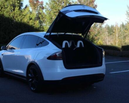 Белый Тесла Модель Х, объемом двигателя 0 л и пробегом 44 тыс. км за 8500 $, фото 20 на Automoto.ua