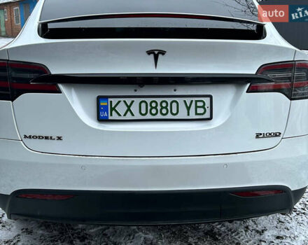 Белый Тесла Модель Х, объемом двигателя 0 л и пробегом 72 тыс. км за 27800 $, фото 3 на Automoto.ua