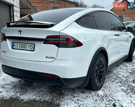 Белый Тесла Модель Х, объемом двигателя 0 л и пробегом 72 тыс. км за 27800 $, фото 4 на Automoto.ua