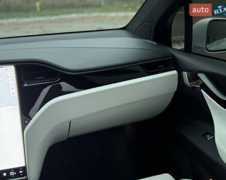 Белый Тесла Модель Х, объемом двигателя 0 л и пробегом 100 тыс. км за 22999 $, фото 40 на Automoto.ua