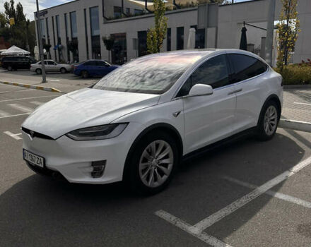 Белый Тесла Модель Х, объемом двигателя 0 л и пробегом 48 тыс. км за 26000 $, фото 1 на Automoto.ua