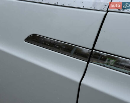 Белый Тесла Модель Х, объемом двигателя 0 л и пробегом 100 тыс. км за 22999 $, фото 7 на Automoto.ua