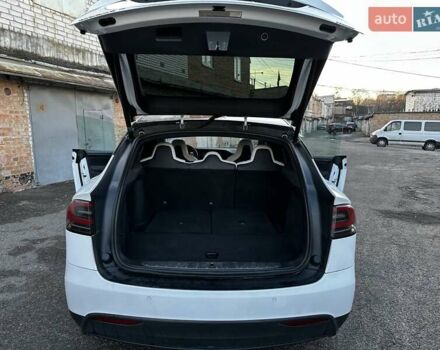 Белый Тесла Модель Х, объемом двигателя 0 л и пробегом 127 тыс. км за 29900 $, фото 10 на Automoto.ua