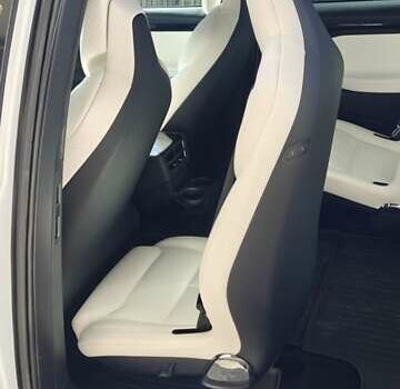 Белый Тесла Модель Х, объемом двигателя 0 л и пробегом 112 тыс. км за 34500 $, фото 4 на Automoto.ua