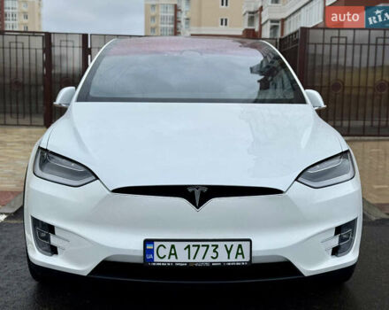 Белый Тесла Модель Х, объемом двигателя 0 л и пробегом 93 тыс. км за 33500 $, фото 2 на Automoto.ua