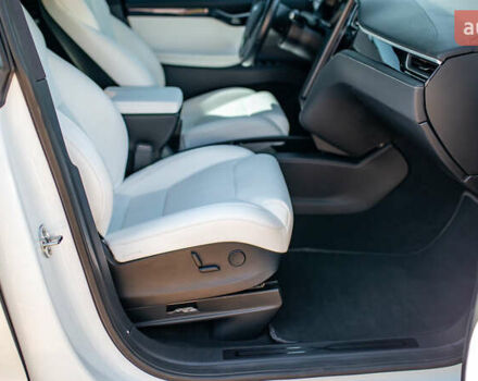 Белый Тесла Модель Х, объемом двигателя 0 л и пробегом 46 тыс. км за 39500 $, фото 69 на Automoto.ua