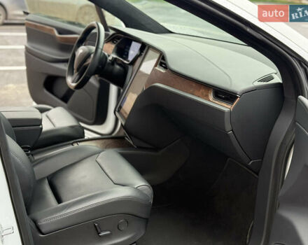 Белый Тесла Модель Х, объемом двигателя 0 л и пробегом 93 тыс. км за 33500 $, фото 25 на Automoto.ua