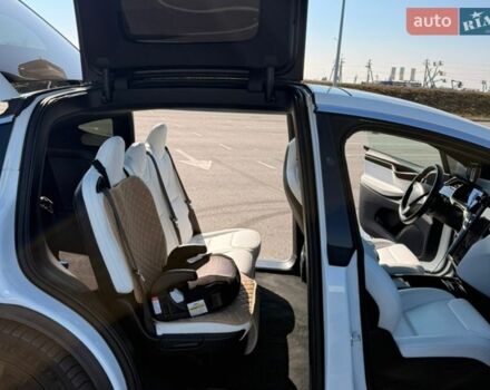 Белый Тесла Модель Х, объемом двигателя 0 л и пробегом 106 тыс. км за 24000 $, фото 17 на Automoto.ua