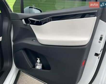 Тесла Модель Х 2019 у Києві на Automoto.ua Білий Тесла Модель Х, об'ємом двигуна 0 л та пробігом 123 тис. км за 33900 $, фото 52 на Automoto.ua