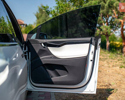 Белый Тесла Модель Х, объемом двигателя 0 л и пробегом 46 тыс. км за 39500 $, фото 73 на Automoto.ua