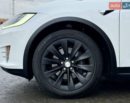 Белый Тесла Модель Х, объемом двигателя 0 л и пробегом 93 тыс. км за 33500 $, фото 9 на Automoto.ua