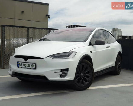 Белый Тесла Модель Х, объемом двигателя 0 л и пробегом 123 тыс. км за 29500 $, фото 1 на Automoto.ua