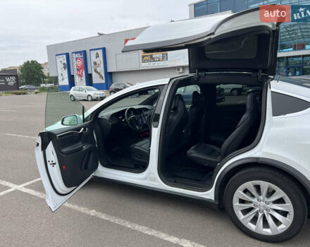 Белый Тесла Модель Х, объемом двигателя 0 л и пробегом 21 тыс. км за 28700 $, фото 12 на Automoto.ua