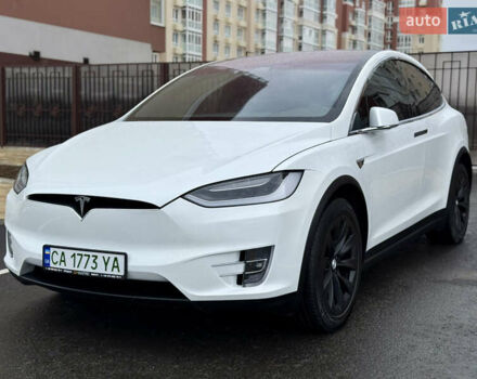 Белый Тесла Модель Х, объемом двигателя 0 л и пробегом 93 тыс. км за 33500 $, фото 1 на Automoto.ua