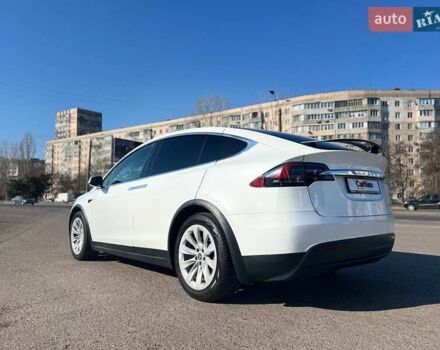 Белый Тесла Модель Х, объемом двигателя 0 л и пробегом 78 тыс. км за 33500 $, фото 8 на Automoto.ua