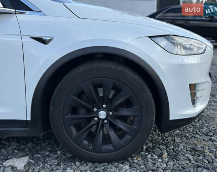 Белый Тесла Модель Х, объемом двигателя 0 л и пробегом 93 тыс. км за 35700 $, фото 10 на Automoto.ua