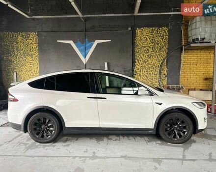 Белый Тесла Модель Х, объемом двигателя 0 л и пробегом 199 тыс. км за 28500 $, фото 3 на Automoto.ua
