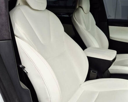 Белый Тесла Модель Х, объемом двигателя 0 л и пробегом 123 тыс. км за 29500 $, фото 11 на Automoto.ua