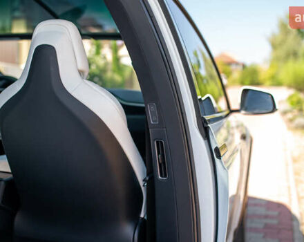 Белый Тесла Модель Х, объемом двигателя 0 л и пробегом 46 тыс. км за 39500 $, фото 59 на Automoto.ua