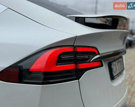 Белый Тесла Модель Х, объемом двигателя 0 л и пробегом 93 тыс. км за 33500 $, фото 15 на Automoto.ua