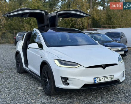 Белый Тесла Модель Х, объемом двигателя 0 л и пробегом 93 тыс. км за 35700 $, фото 2 на Automoto.ua