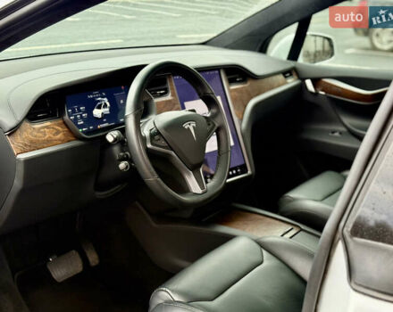 Белый Тесла Модель Х, объемом двигателя 0 л и пробегом 93 тыс. км за 33500 $, фото 18 на Automoto.ua