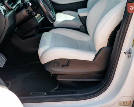 Белый Тесла Модель Х, объемом двигателя 0 л и пробегом 46 тыс. км за 39500 $, фото 51 на Automoto.ua