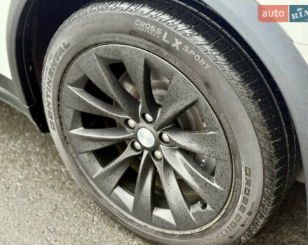 Белый Тесла Модель Х, объемом двигателя 0 л и пробегом 93 тыс. км за 33500 $, фото 10 на Automoto.ua