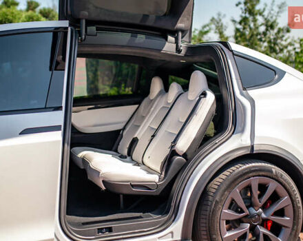 Белый Тесла Модель Х, объемом двигателя 0 л и пробегом 46 тыс. км за 39500 $, фото 80 на Automoto.ua