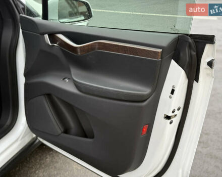 Белый Тесла Модель Х, объемом двигателя 0 л и пробегом 93 тыс. км за 33500 $, фото 26 на Automoto.ua