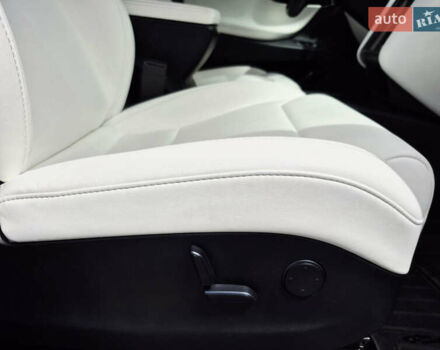 Белый Тесла Модель Х, объемом двигателя 0 л и пробегом 123 тыс. км за 29500 $, фото 15 на Automoto.ua