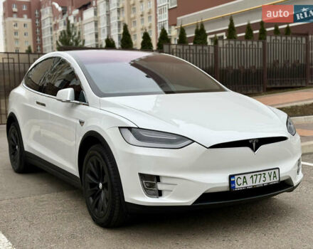 Белый Тесла Модель Х, объемом двигателя 0 л и пробегом 93 тыс. км за 33000 $, фото 3 на Automoto.ua