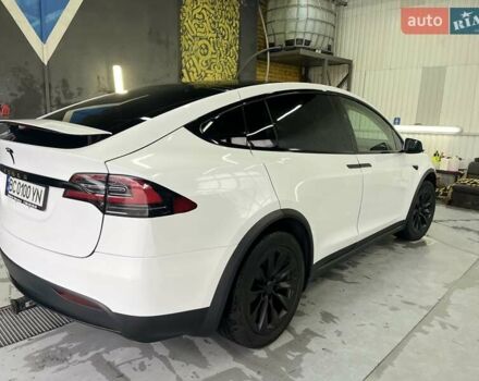 Белый Тесла Модель Х, объемом двигателя 0 л и пробегом 199 тыс. км за 28500 $, фото 5 на Automoto.ua