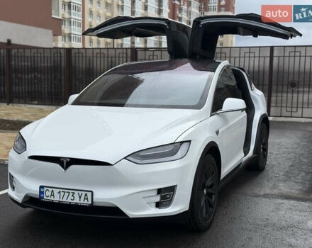 Белый Тесла Модель Х, объемом двигателя 0 л и пробегом 93 тыс. км за 33500 $, фото 8 на Automoto.ua