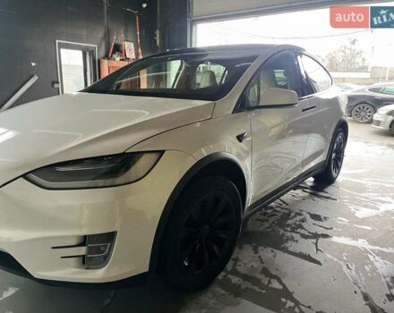 Белый Тесла Модель Х, объемом двигателя 0 л и пробегом 199 тыс. км за 28500 $, фото 2 на Automoto.ua