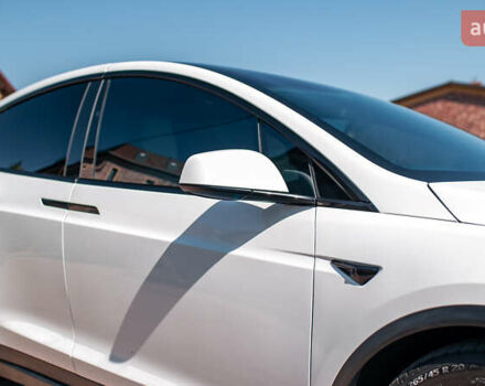 Белый Тесла Модель Х, объемом двигателя 0 л и пробегом 46 тыс. км за 39500 $, фото 11 на Automoto.ua