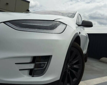 Белый Тесла Модель Х, объемом двигателя 0 л и пробегом 123 тыс. км за 29500 $, фото 4 на Automoto.ua