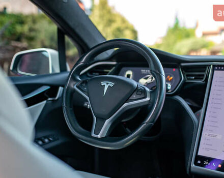 Белый Тесла Модель Х, объемом двигателя 0 л и пробегом 46 тыс. км за 39500 $, фото 44 на Automoto.ua