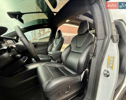 Белый Тесла Модель Х, объемом двигателя 0 л и пробегом 93 тыс. км за 33500 $, фото 20 на Automoto.ua