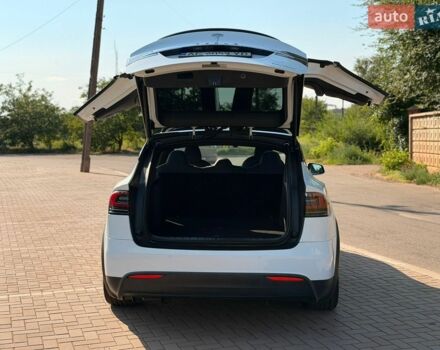 Белый Тесла Модель Х, объемом двигателя 0 л и пробегом 142 тыс. км за 29500 $, фото 16 на Automoto.ua