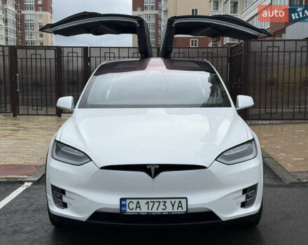 Белый Тесла Модель Х, объемом двигателя 0 л и пробегом 93 тыс. км за 33500 $, фото 7 на Automoto.ua