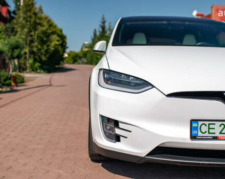 Белый Тесла Модель Х, объемом двигателя 0 л и пробегом 46 тыс. км за 39500 $, фото 4 на Automoto.ua